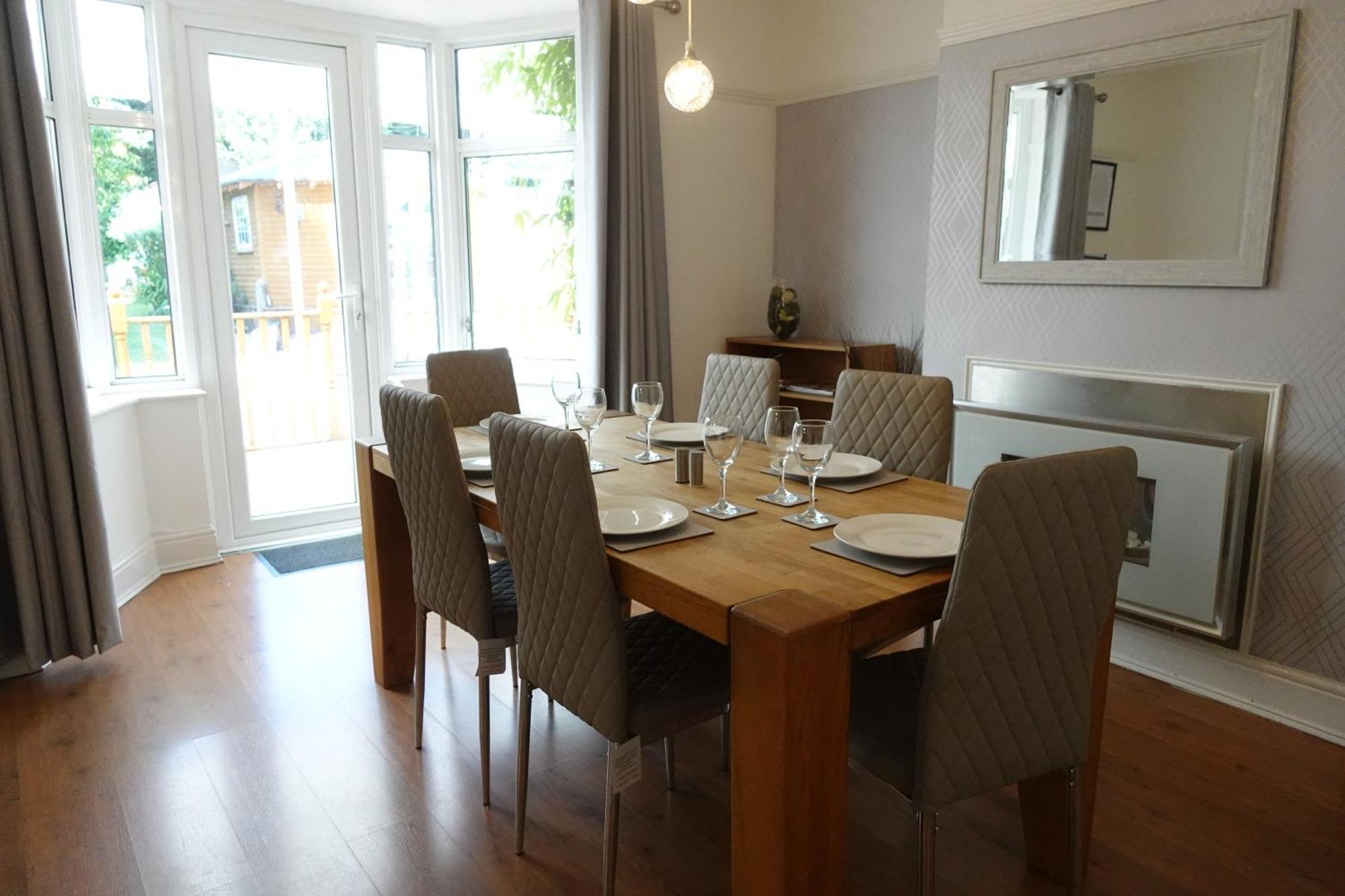 Casa vacanze Huge 9 Bed Sleeps 17, Near Nec, Centre, Hs2 *
