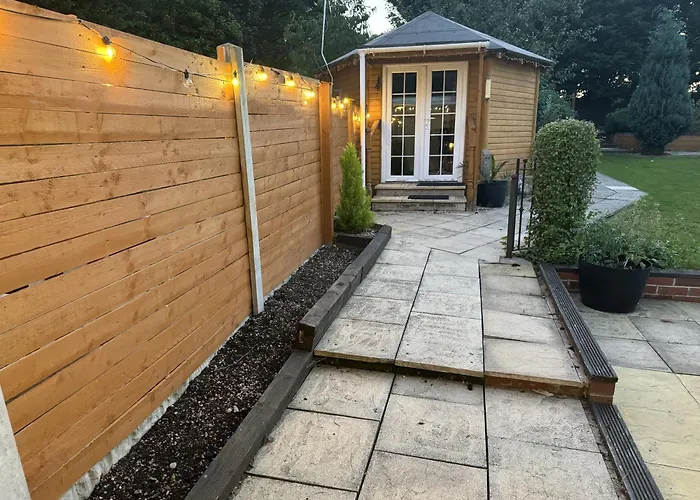 Huge 9 Bed Property Sleeps 17, Near Nec, City Centre, Hs2